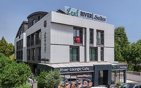 Leaf River Suites